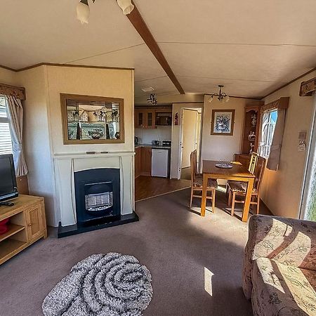 Caravan By The Sea At California Cliffs Holiday Park In Norfolk Ref 50014B Great Yarmouth Exterior photo