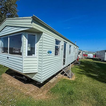 Caravan By The Sea At California Cliffs Holiday Park In Norfolk Ref 50014B Great Yarmouth Exterior photo