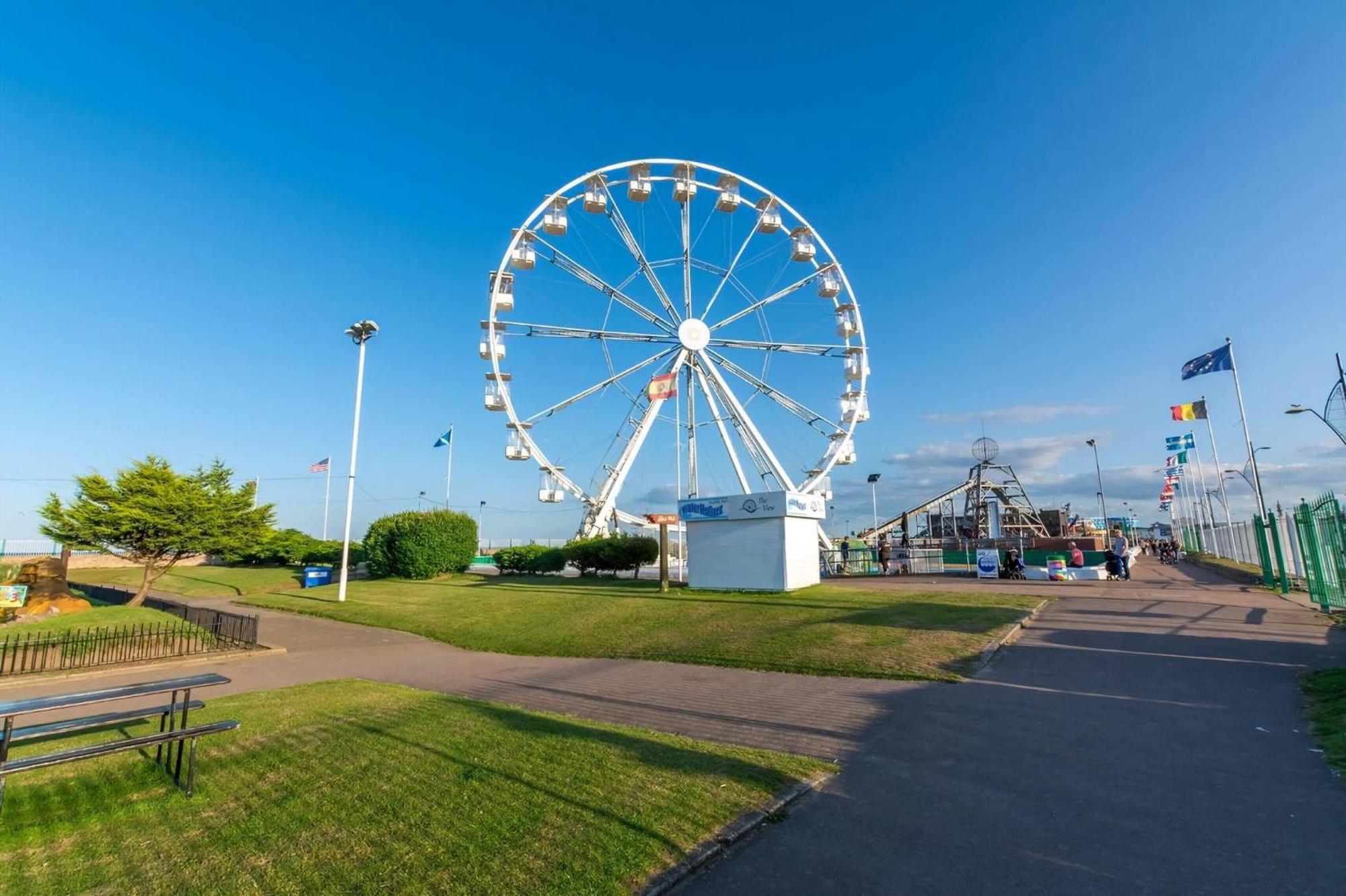 Caravan By The Sea At California Cliffs Holiday Park In Norfolk Ref 50014B Great Yarmouth Exterior photo
