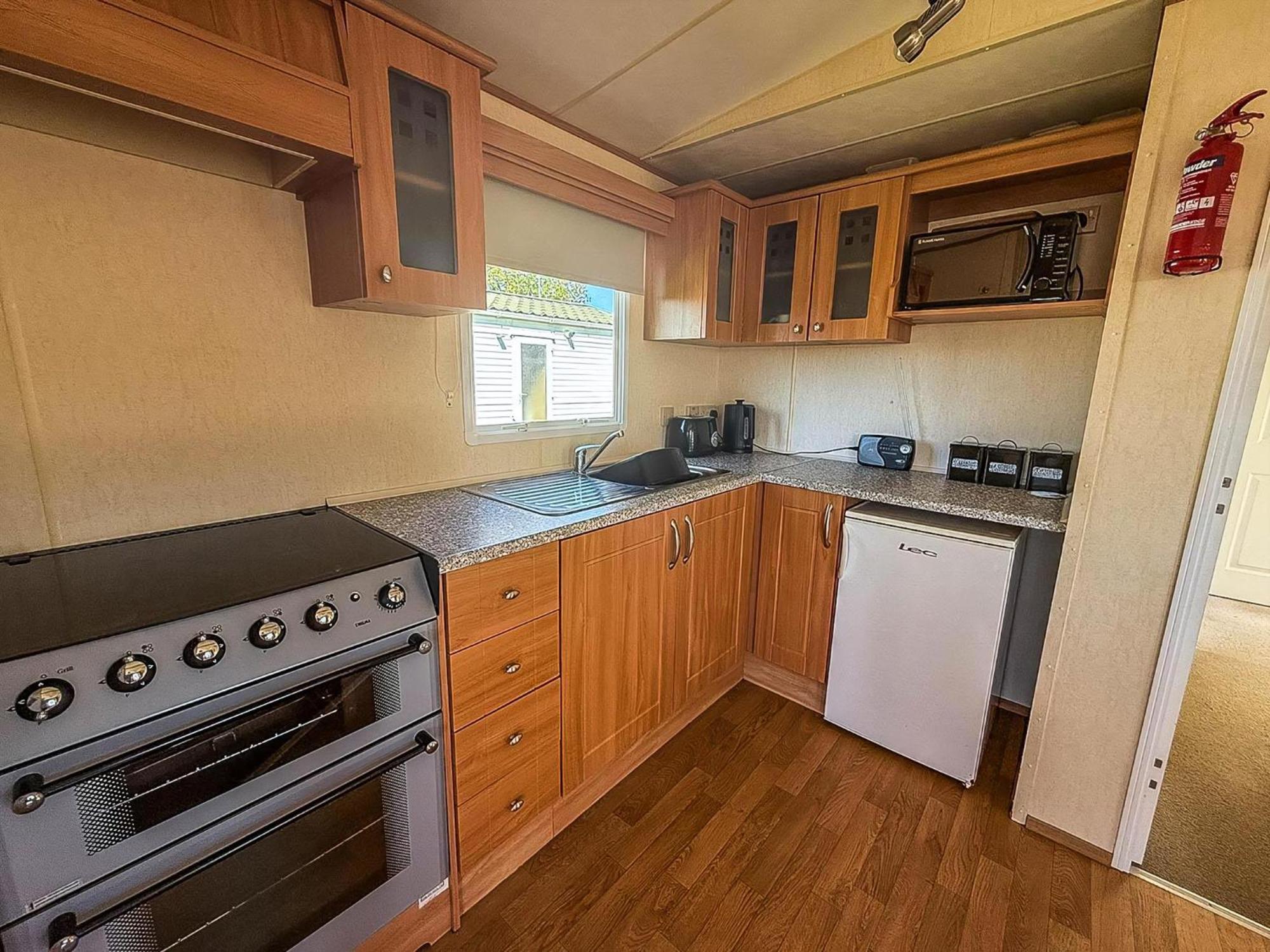 Caravan By The Sea At California Cliffs Holiday Park In Norfolk Ref 50014B Great Yarmouth Exterior photo