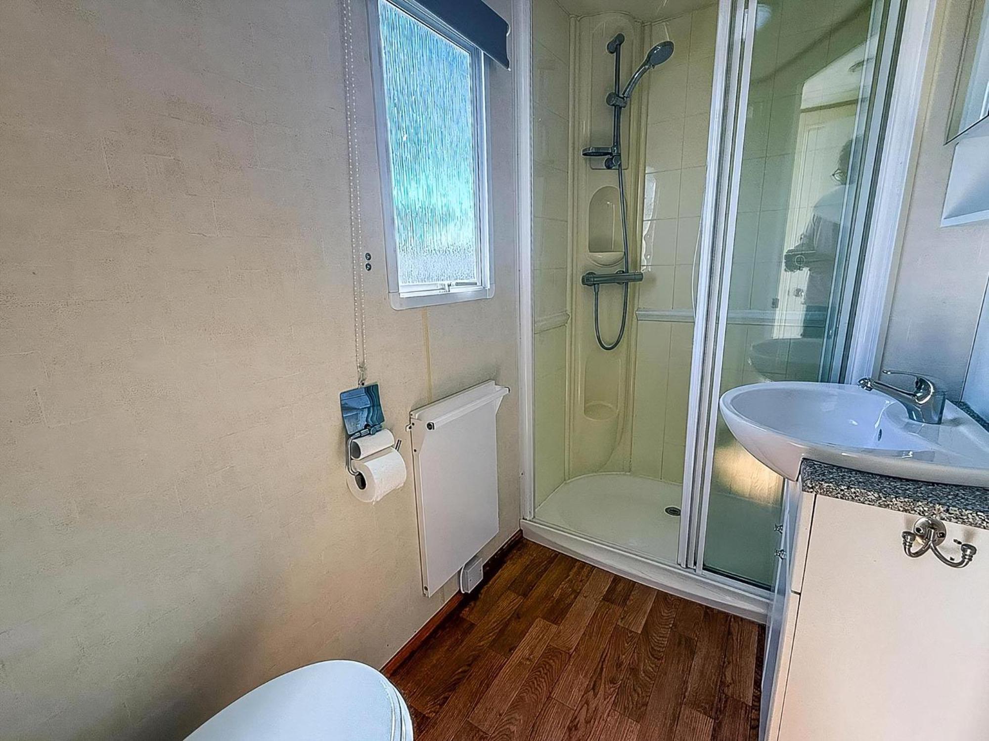 Caravan By The Sea At California Cliffs Holiday Park In Norfolk Ref 50014B Great Yarmouth Exterior photo